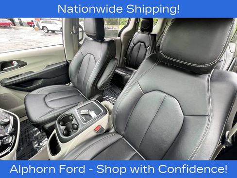 Used 2024 Chrysler Pacifica Touring-L FWD image 26