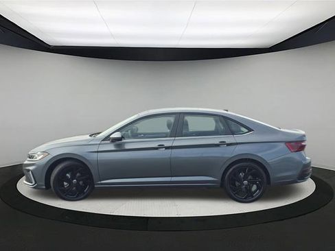 New 2026 Volkswagen Jetta SE image 4