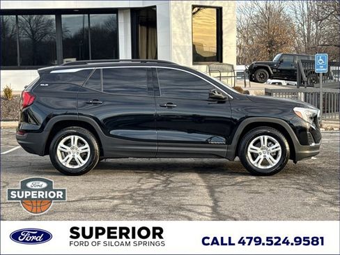Used 2020 GMC Terrain SLE w/ Driver Convenience Package image 2
