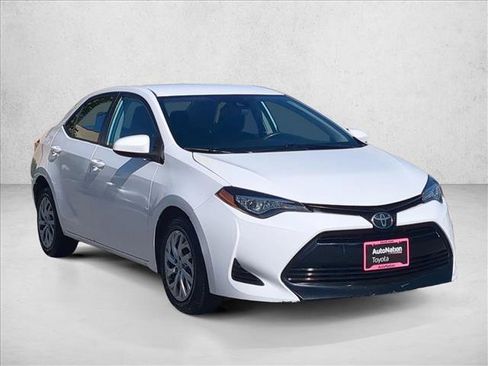 Used 2019 Toyota Corolla LE image 3