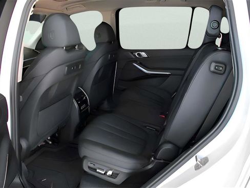 Used 2021 BMW X7 xDrive40i AWD/4WD image 11