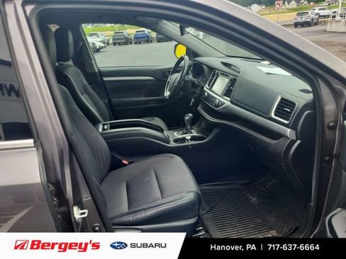 Used 2019 Toyota Highlander Plus AWD/4WD image 12