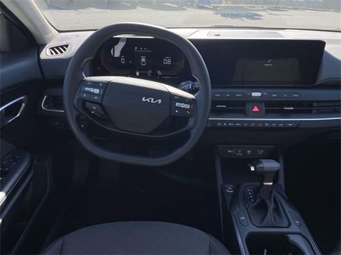 New 2025 Kia K4 LXS image 21