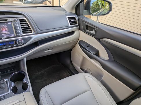 Used 2015 Toyota Highlander XLE image 13
