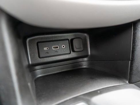 Used 2023 Chevrolet Equinox LS image 30