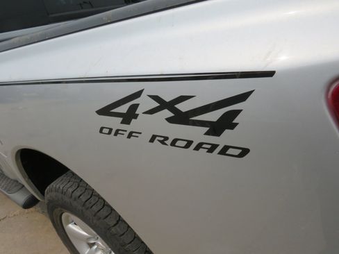 Used 2015 Nissan Titan SV w/ Tow Package image 21