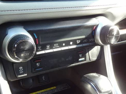 Used 2021 Toyota RAV4 Limited image 12