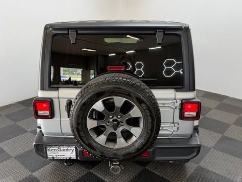Used 2022 Jeep Wrangler Unlimited Sahara w/ Cold Weather Group AWD/4WD image 10