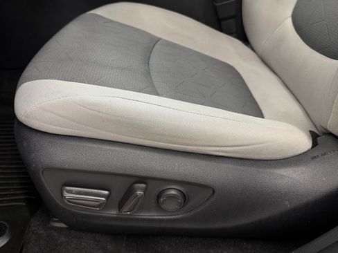 Used 2023 Toyota RAV4 XLE w/ Convenience Package image 12