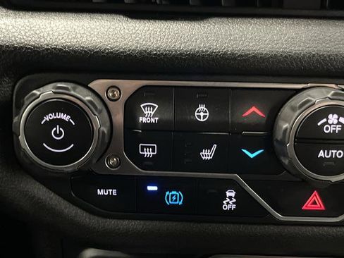 Used 2024 Jeep Wrangler Unlimited image 7