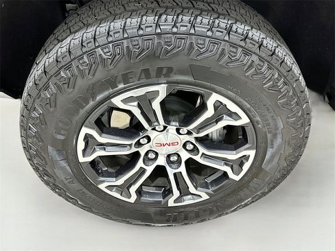 Used 2025 GMC Canyon AT4 image 32