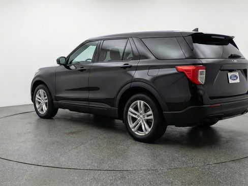 Used 2024 Ford Explorer XLT w/ Equipment Group 202A RWD image 6
