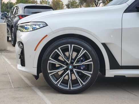 Used 2022 BMW X7 M50i w/ Executive Package image 9