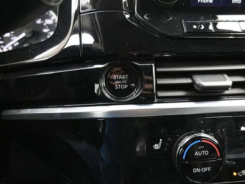 Used 2025 Nissan Pathfinder SL image 11