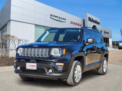 Used 2022 Jeep Renegade Latitude w/ Sun/Sound Group image 2