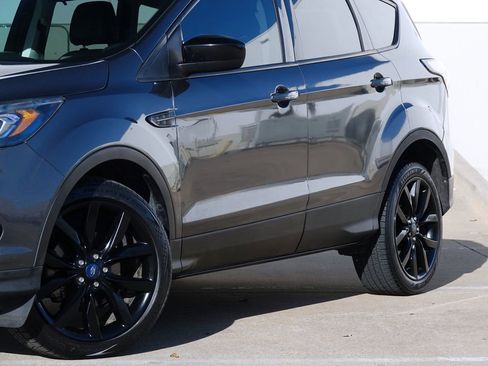 Used 2017 Ford Escape SE w/ SE Sport Appearance Package image 21