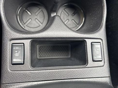 Used 2018 Nissan Rogue SV image 13