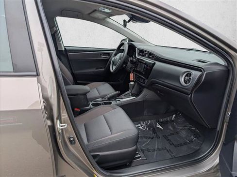 Used 2018 Toyota Corolla LE FWD image 18