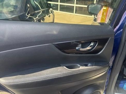 Used 2018 Nissan Rogue S AWD/4WD image 12