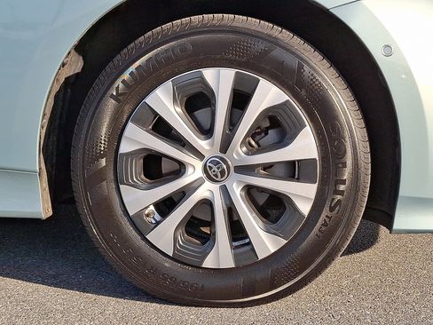 Used 2019 Toyota Prius XLE image 8