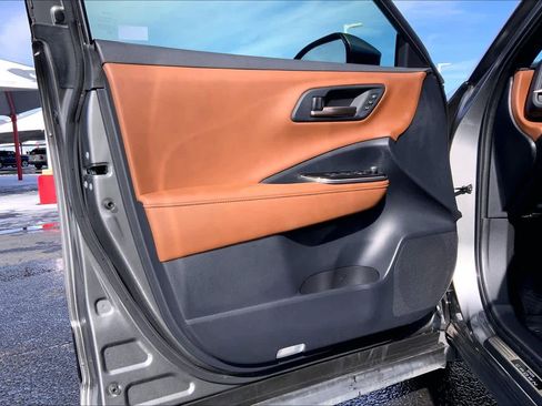 Used 2025 Toyota Crown Limited image 22