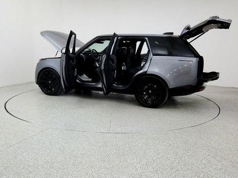 Certified 2024 Land Rover Range Rover SE image 12
