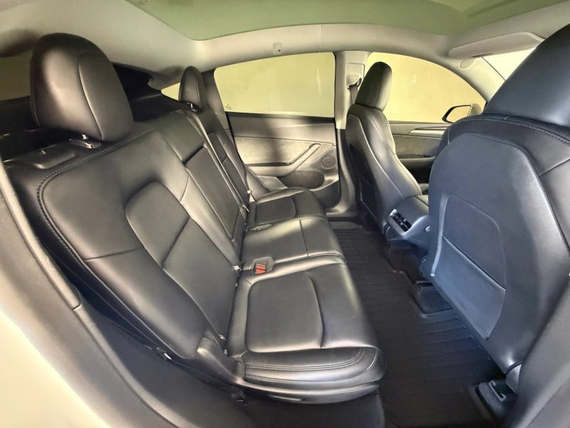 Used 2025 Tesla Model Y Long Range AWD/4WD image 32