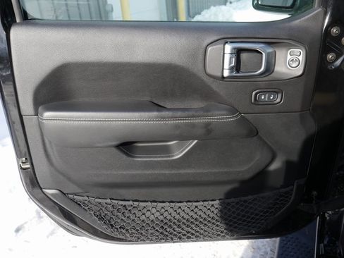 Used 2020 Jeep Wrangler Unlimited Sahara image 12