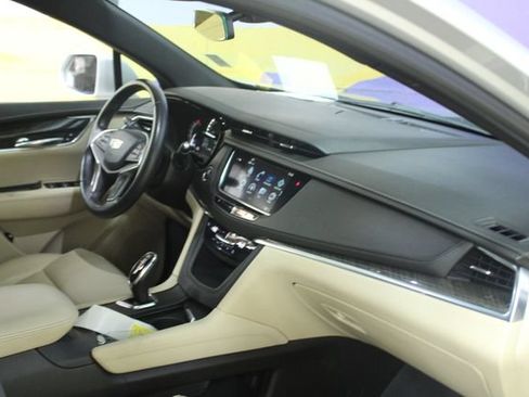 Used 2018 Cadillac XT5 AWD image 11