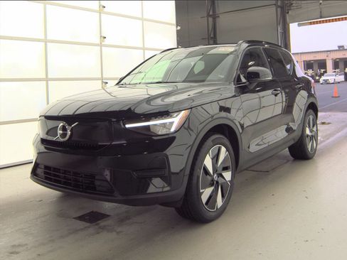 Used 2024 Volvo XC40 Recharge Core RWD image 1