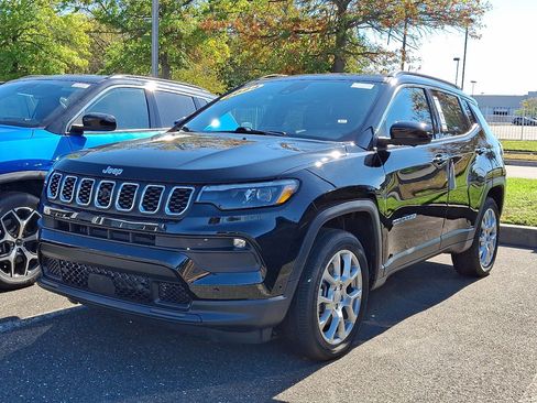 New 2024 Jeep Compass Latitude w/ Sun and Sound Group image 1