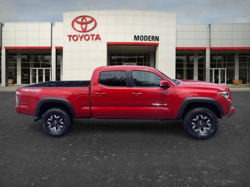 Certified 2022 Toyota Tacoma TRD Off-Road w/ Technology Package AWD/4WD image 4
