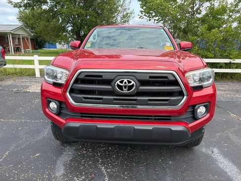 Used 2017 Toyota Tacoma SR5 w/ Tow Package RWD image 9
