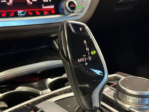 Used 2022 BMW 740i w/ M Sport Package RWD image 23