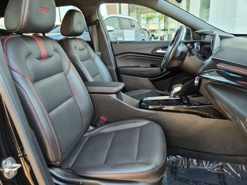Used 2024 Chevrolet Trax RS w/ Sunroof Package FWD image 27