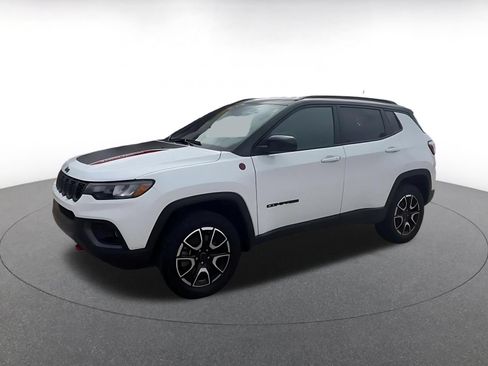 Used 2025 Jeep Compass Trailhawk AWD/4WD image 8