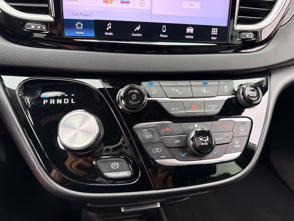 Used 2025 Chrysler Pacifica Select FWD image 12