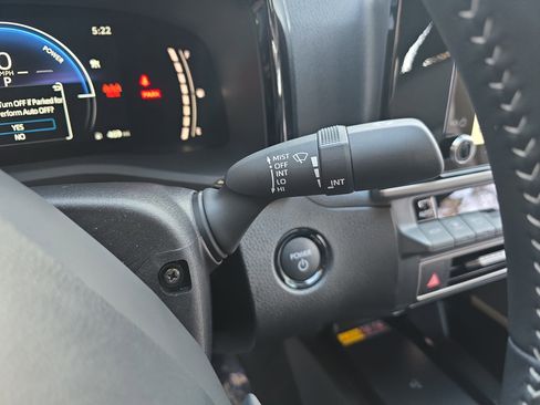 Used 2025 Toyota Camry SE image 25