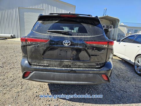 Used 2023 Toyota Highlander XLE image 8
