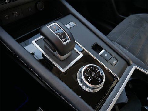 Used 2025 Mitsubishi Outlander SE image 22