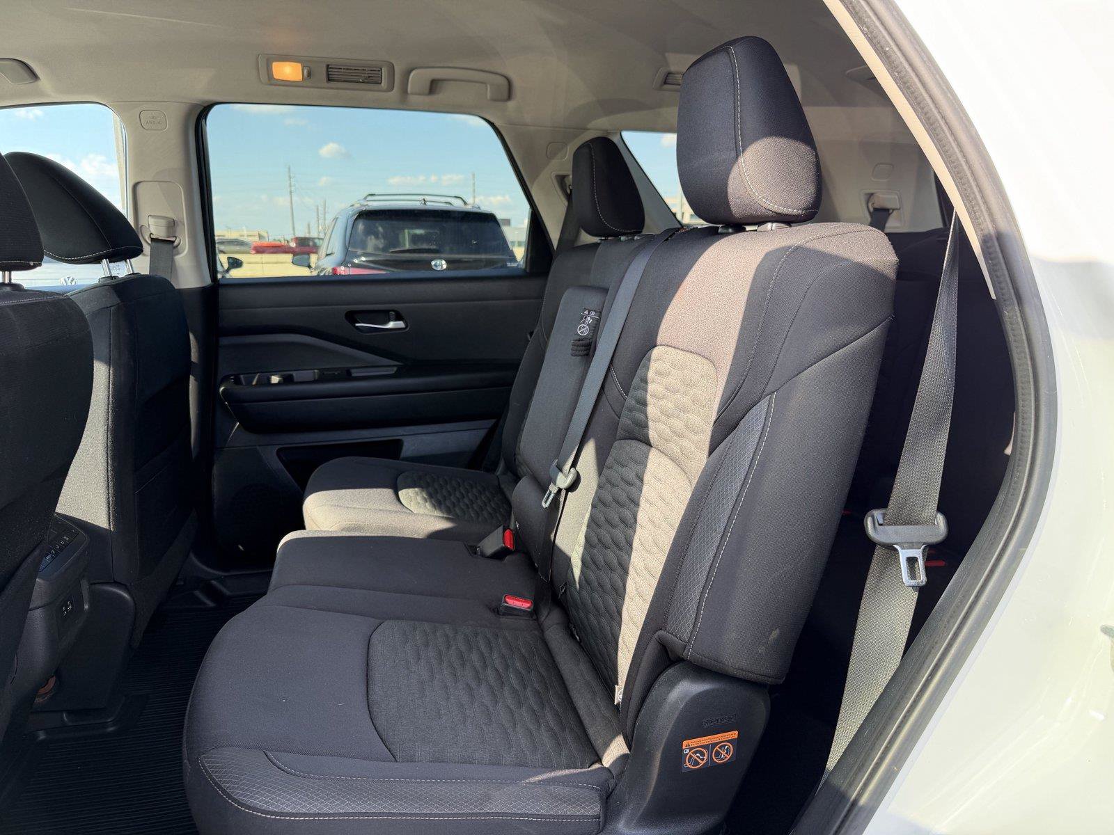 Used 2022 Nissan Pathfinder SV FWD image 18