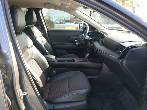 Used 2025 Nissan Kicks SR image 32