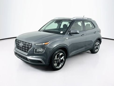 Used 2025 Hyundai Venue SEL FWD image 3