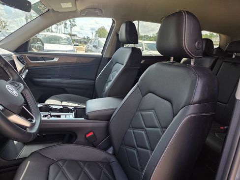 Used 2026 Volkswagen Atlas SE FWD image 11