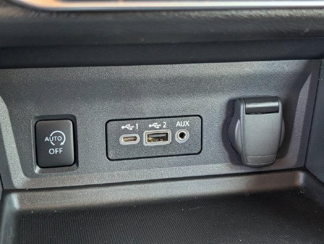 Used 2024 Nissan Sentra SV FWD image 17