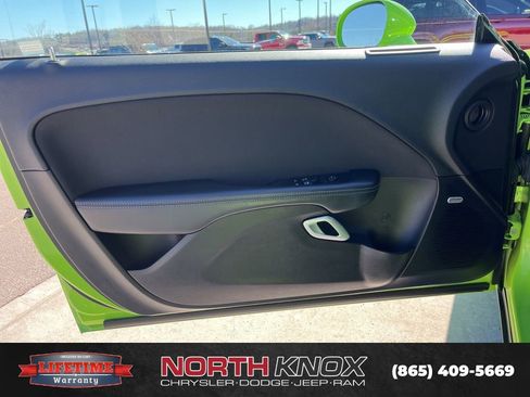 Used 2023 Dodge Challenger SXT w/ Blacktop Package image 8