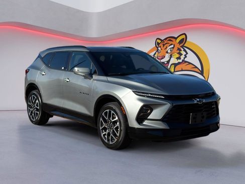 Used 2025 Chevrolet Blazer RS FWD image 3
