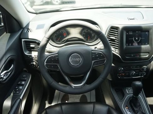 Used 2020 Jeep Cherokee Latitude Plus FWD image 22