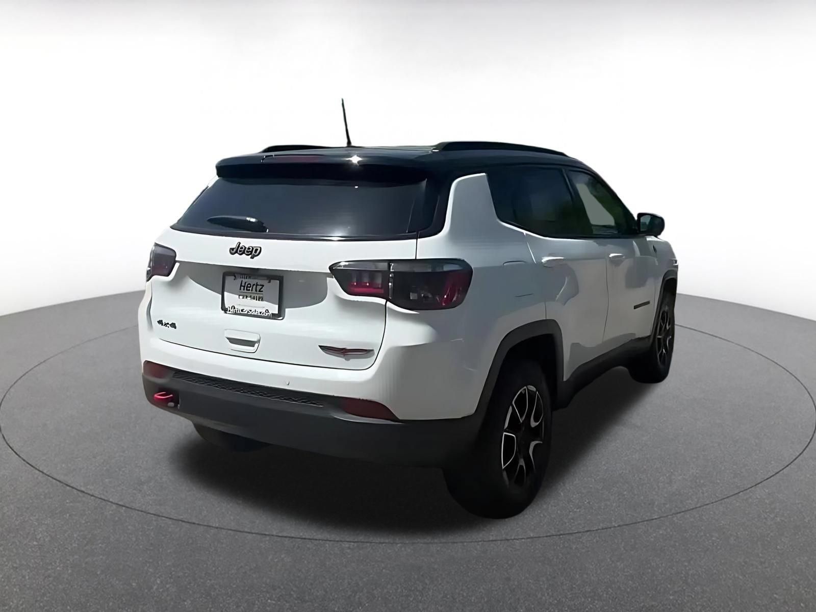 Used 2025 Jeep Compass Trailhawk AWD/4WD image 10