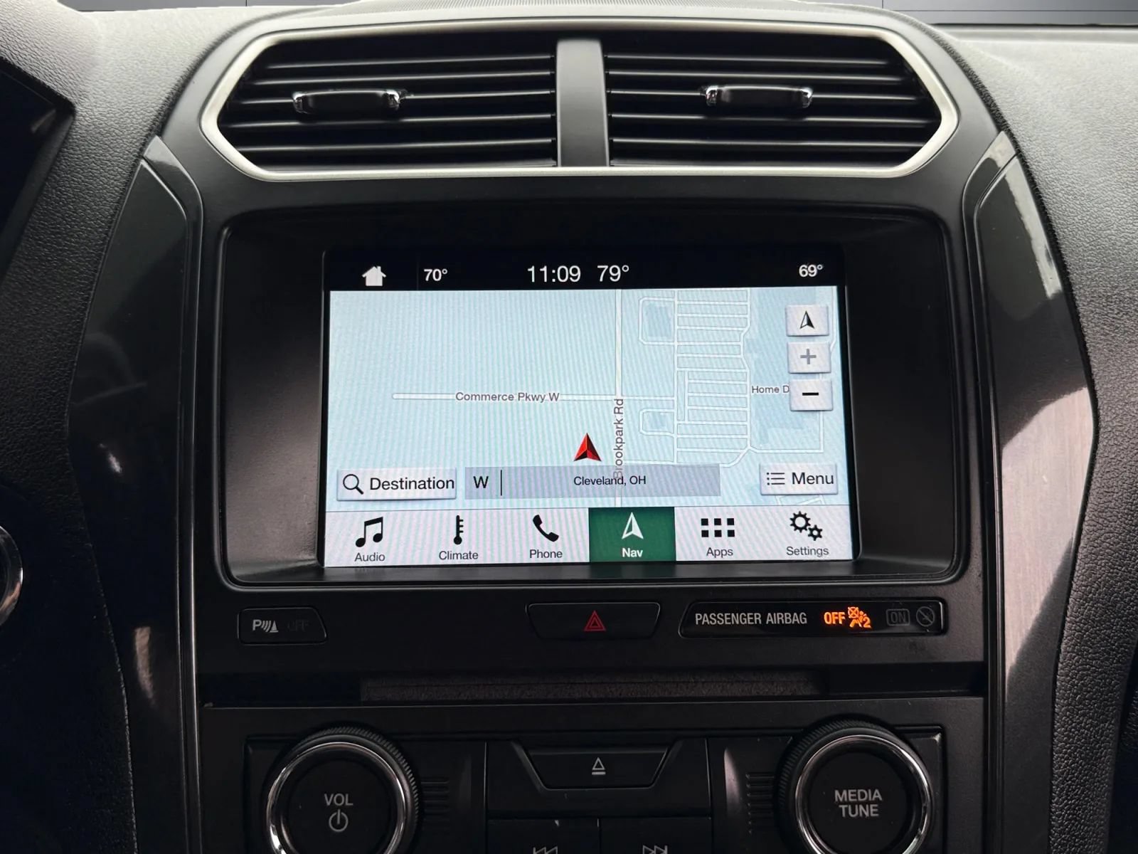 Used 2017 Ford Explorer XLT w/ Equipment Group 202A AWD/4WD image 34
